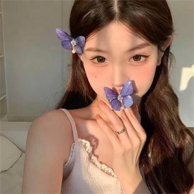 生活艰难所以快乐 海报